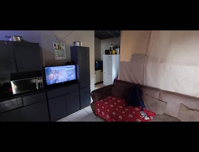 6 BEDROOM HOUSE FOR SALE IN RONDEBULT